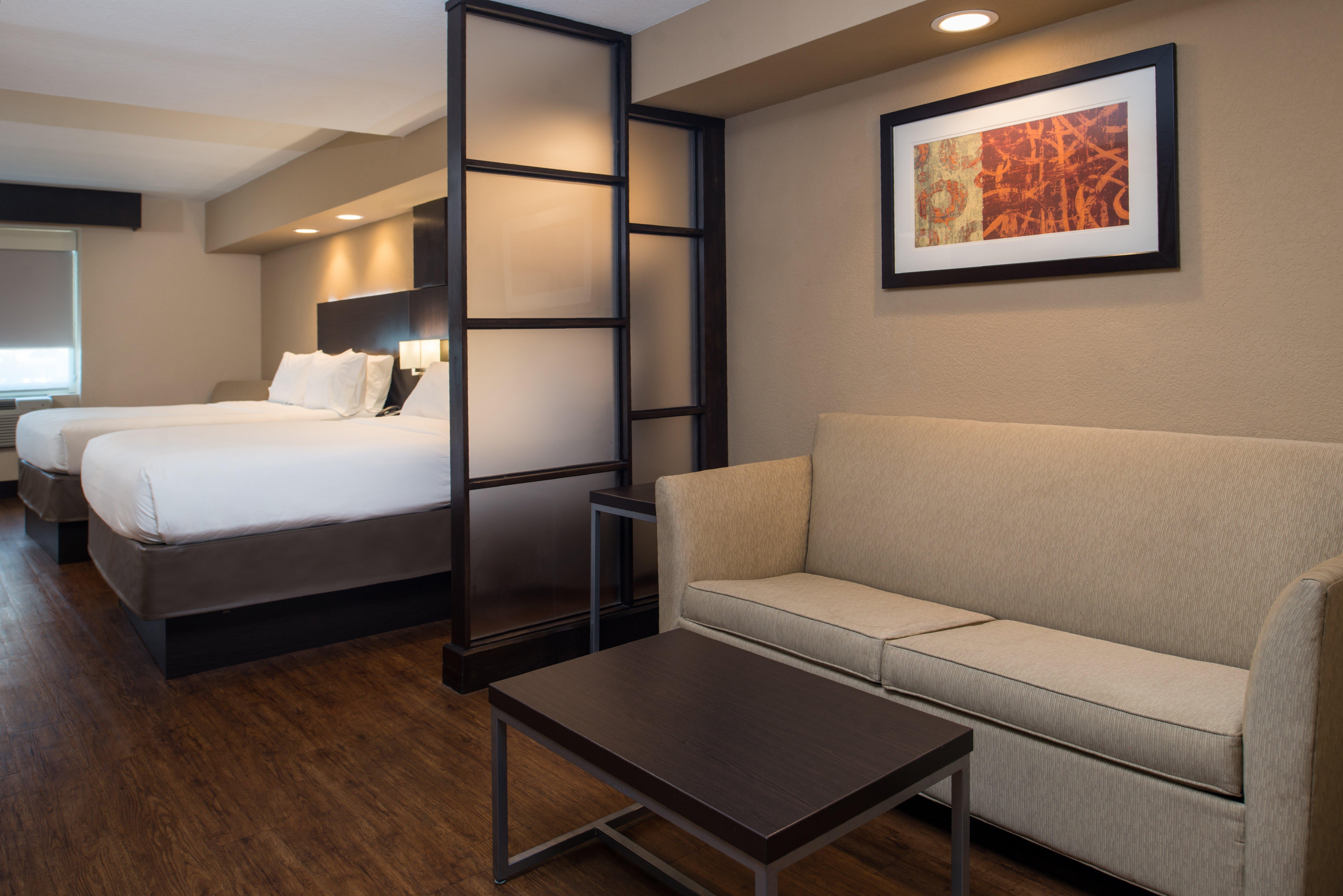 Holiday Inn Express & Suites San Antonio Medical - Six Flags By Ihg Екстериор снимка
