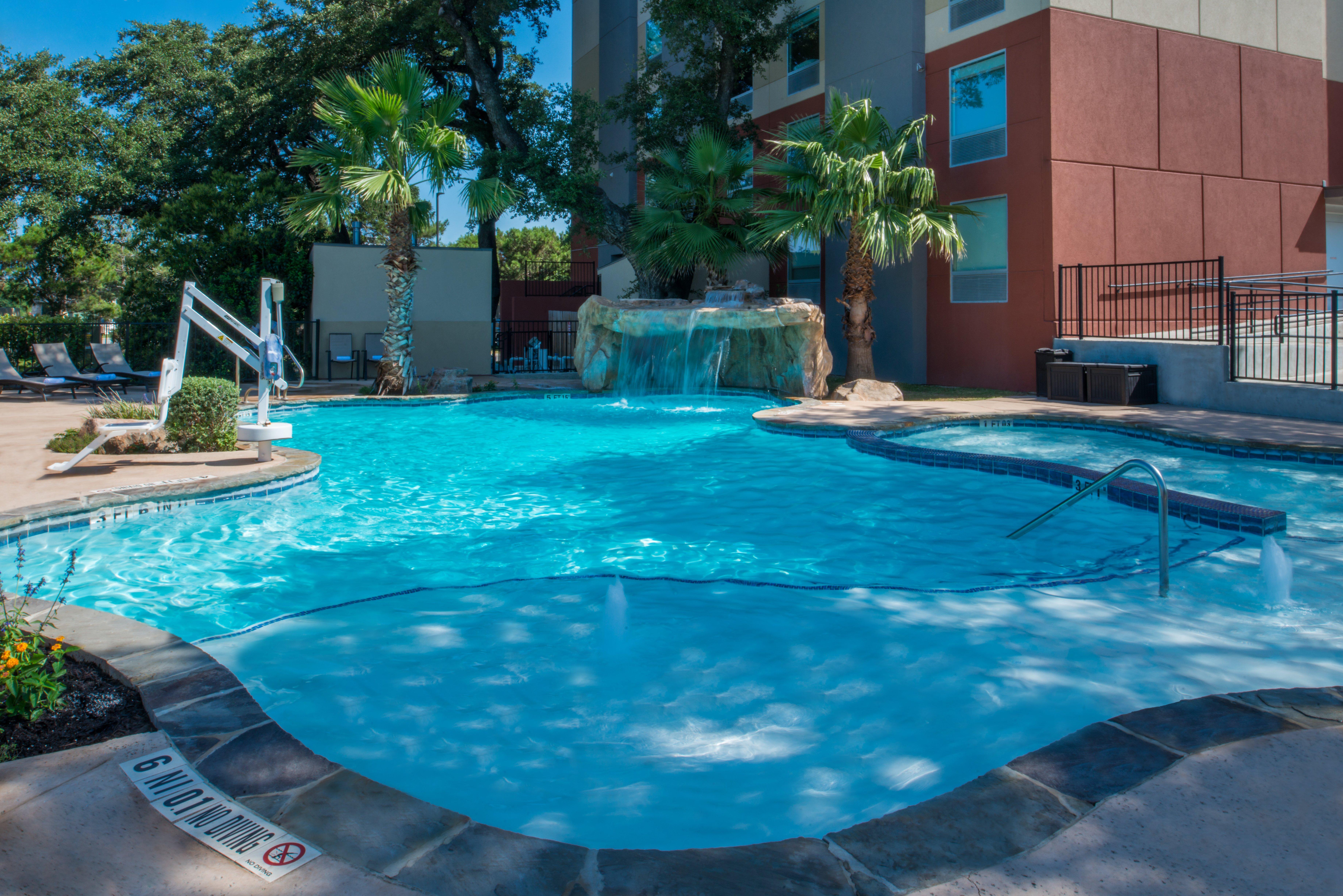 Holiday Inn Express & Suites San Antonio Medical - Six Flags By Ihg Екстериор снимка