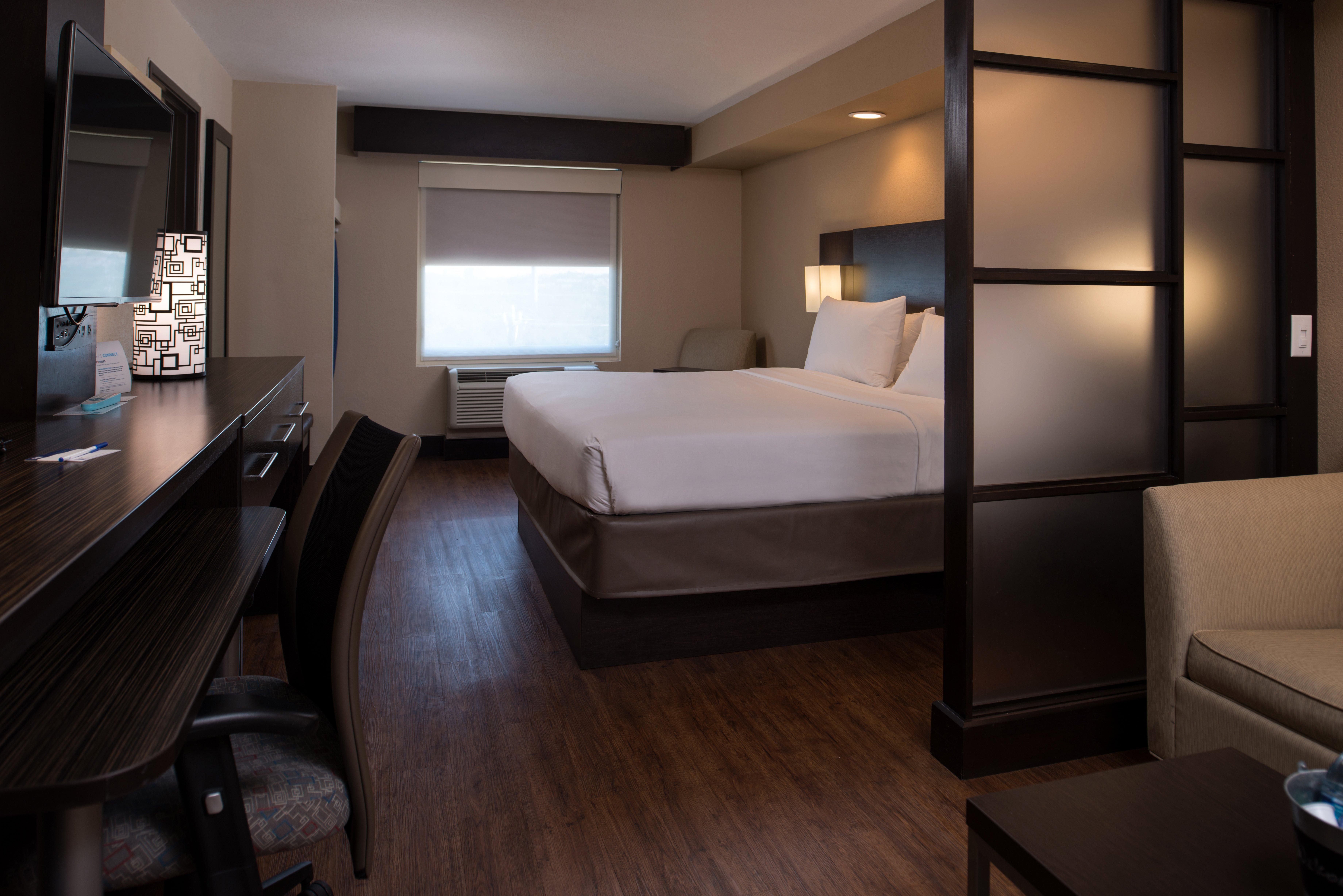 Holiday Inn Express & Suites San Antonio Medical - Six Flags By Ihg Екстериор снимка
