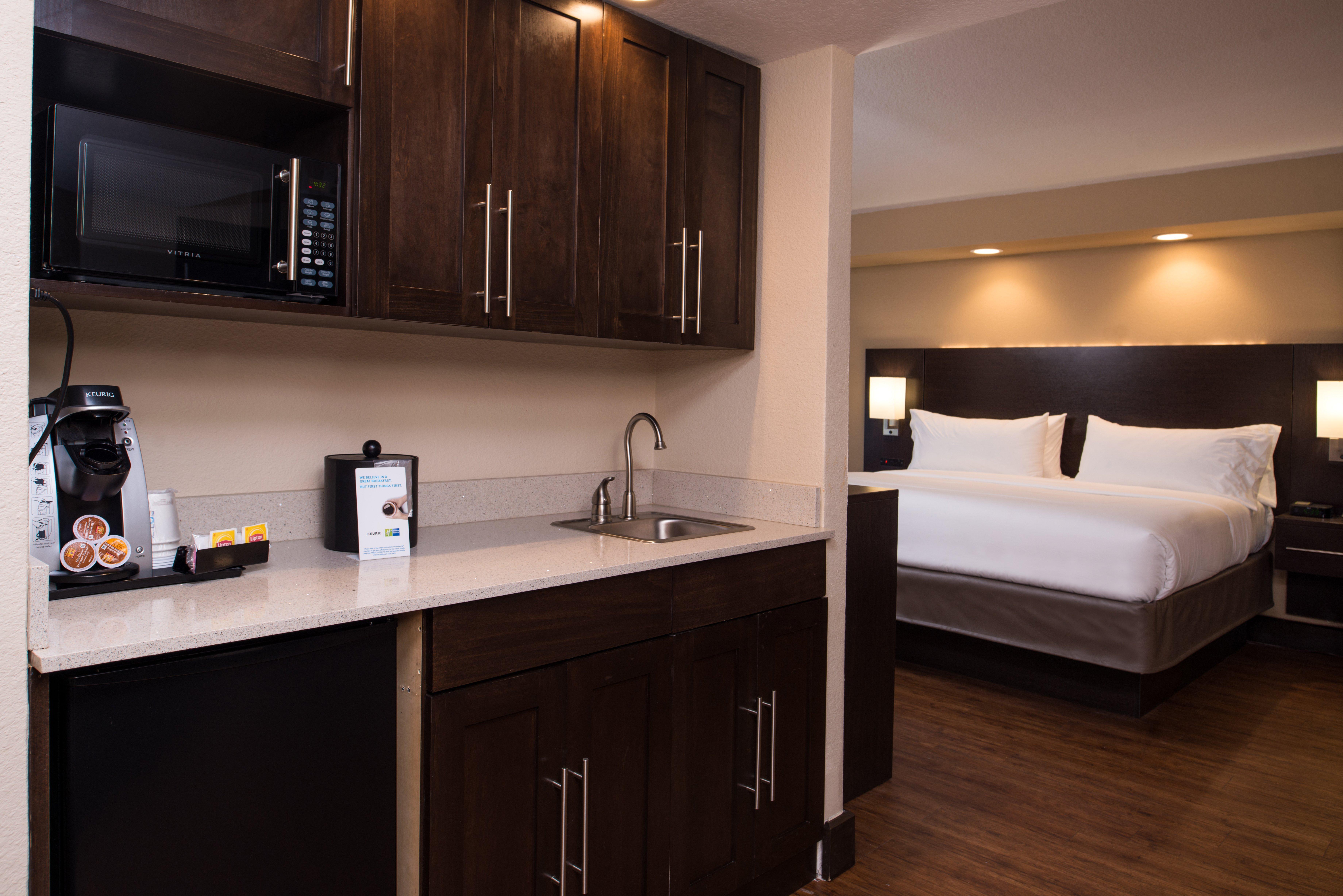 Holiday Inn Express & Suites San Antonio Medical - Six Flags By Ihg Екстериор снимка