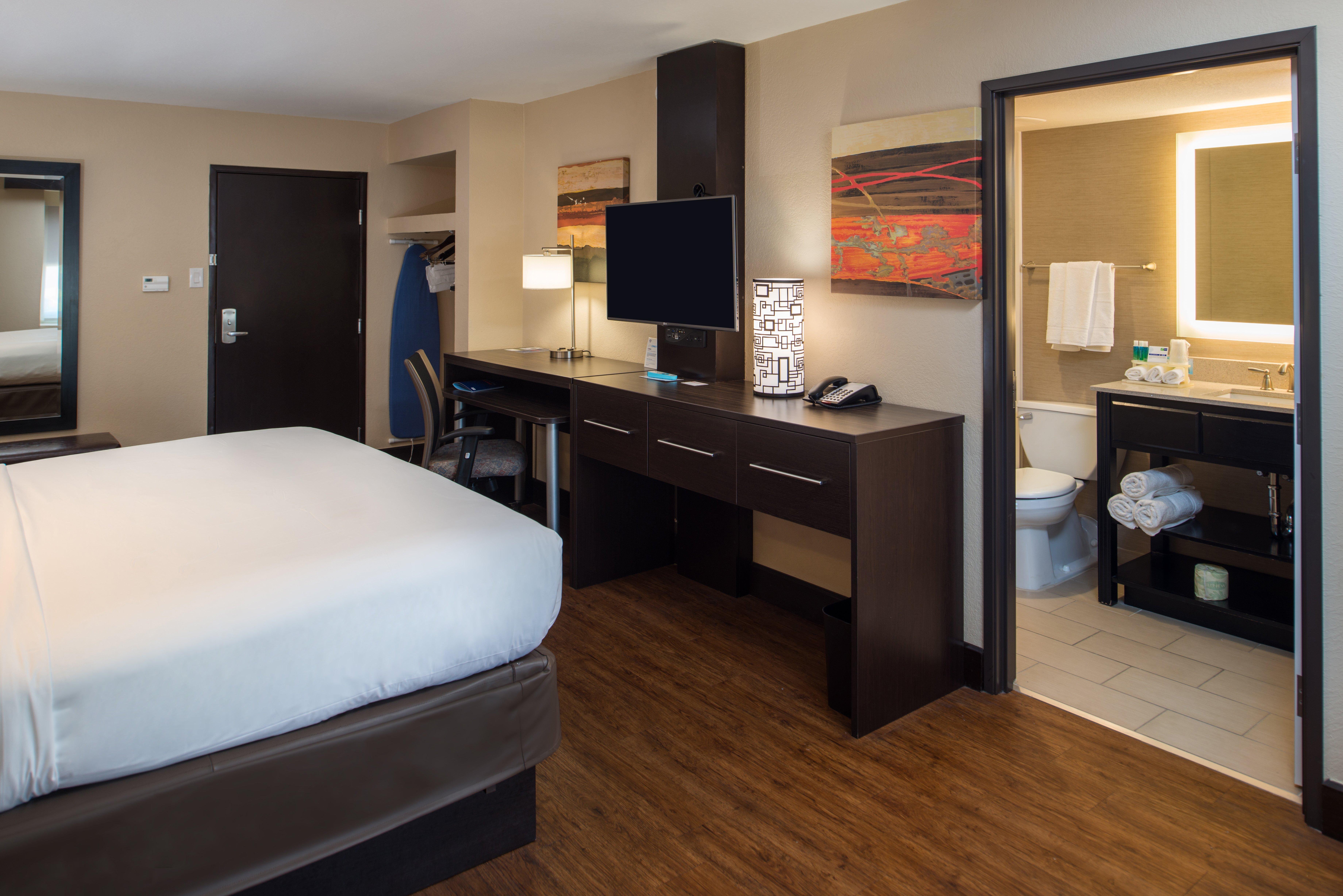 Holiday Inn Express & Suites San Antonio Medical - Six Flags By Ihg Екстериор снимка