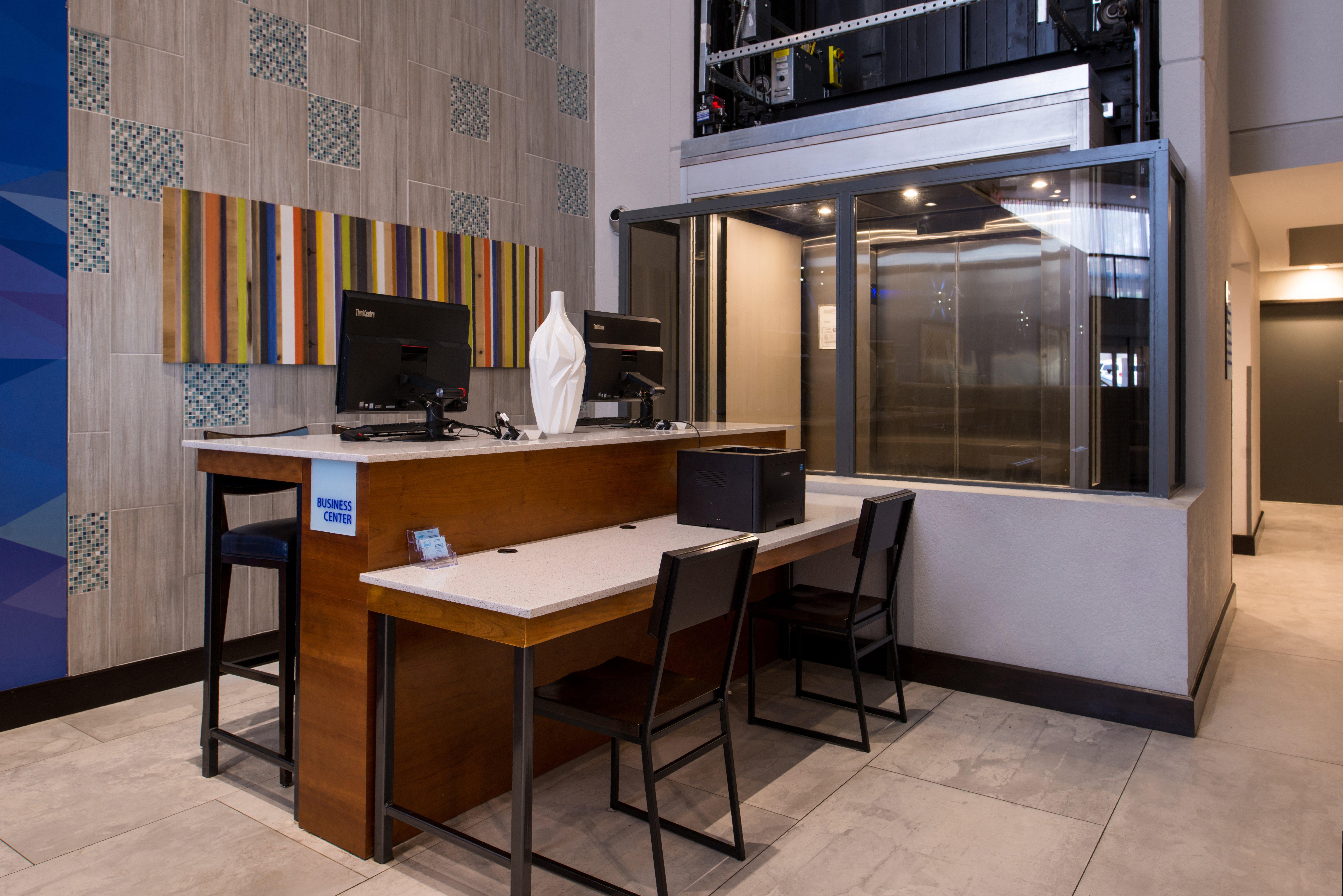 Holiday Inn Express & Suites San Antonio Medical - Six Flags By Ihg Екстериор снимка