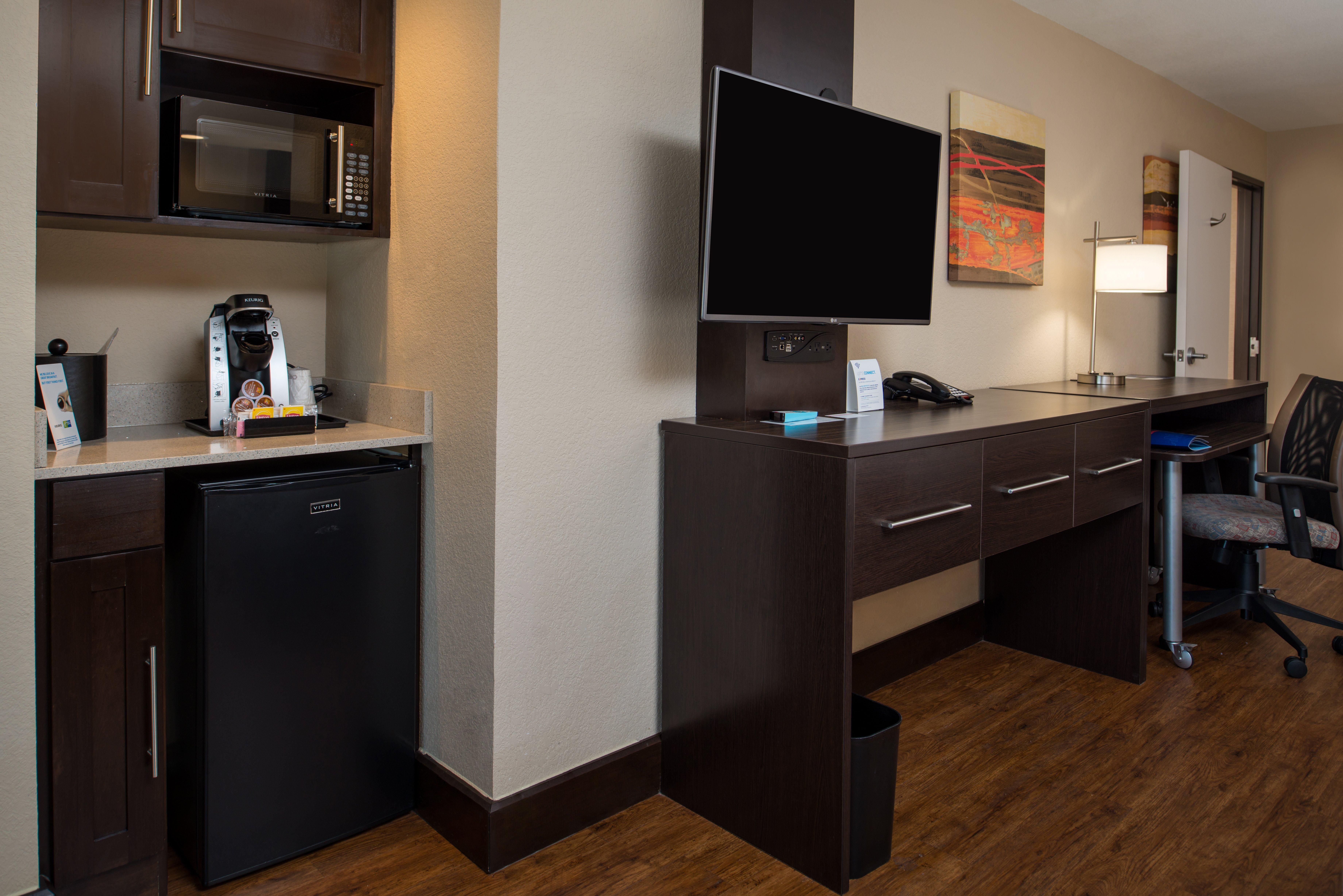 Holiday Inn Express & Suites San Antonio Medical - Six Flags By Ihg Екстериор снимка