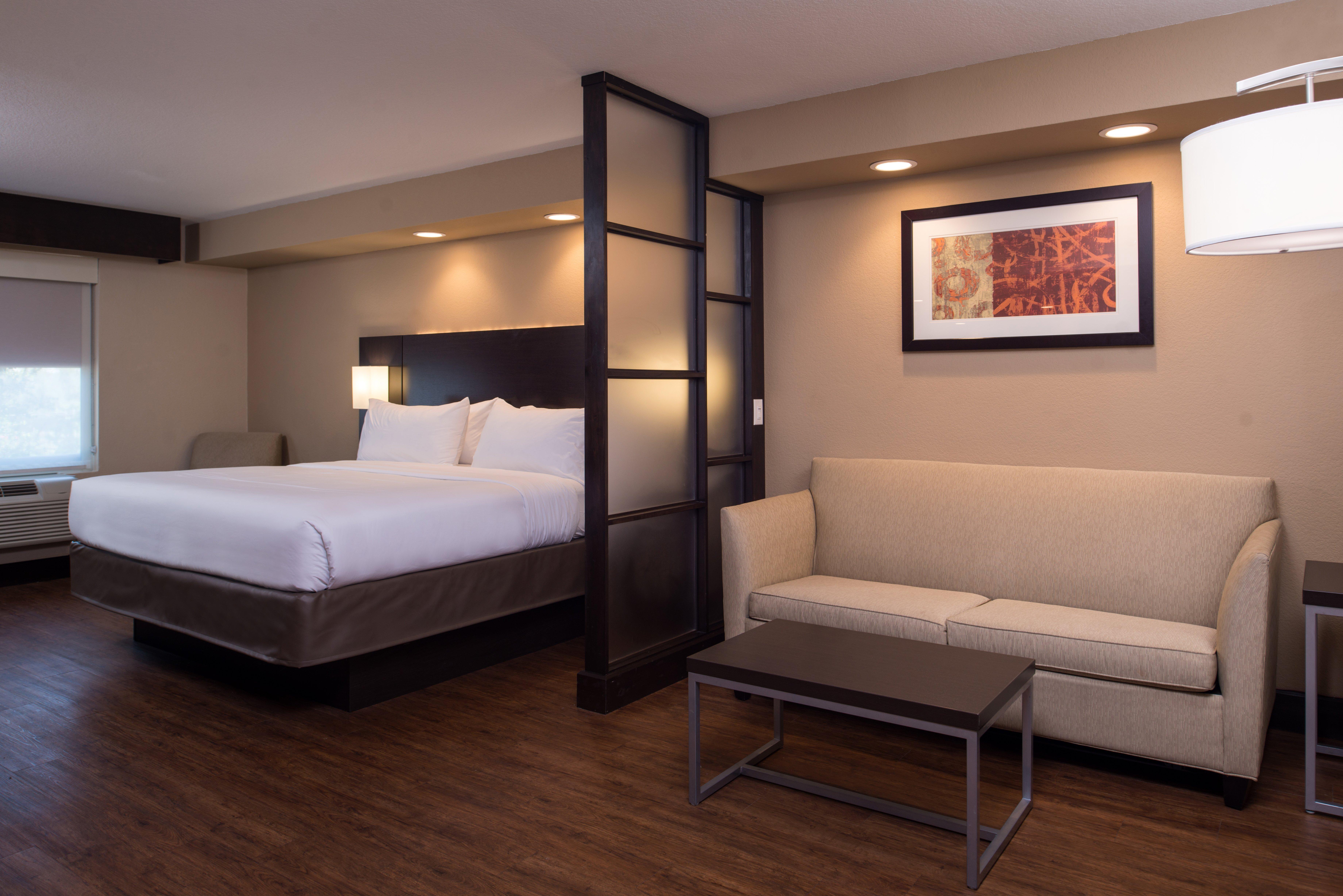 Holiday Inn Express & Suites San Antonio Medical - Six Flags By Ihg Екстериор снимка