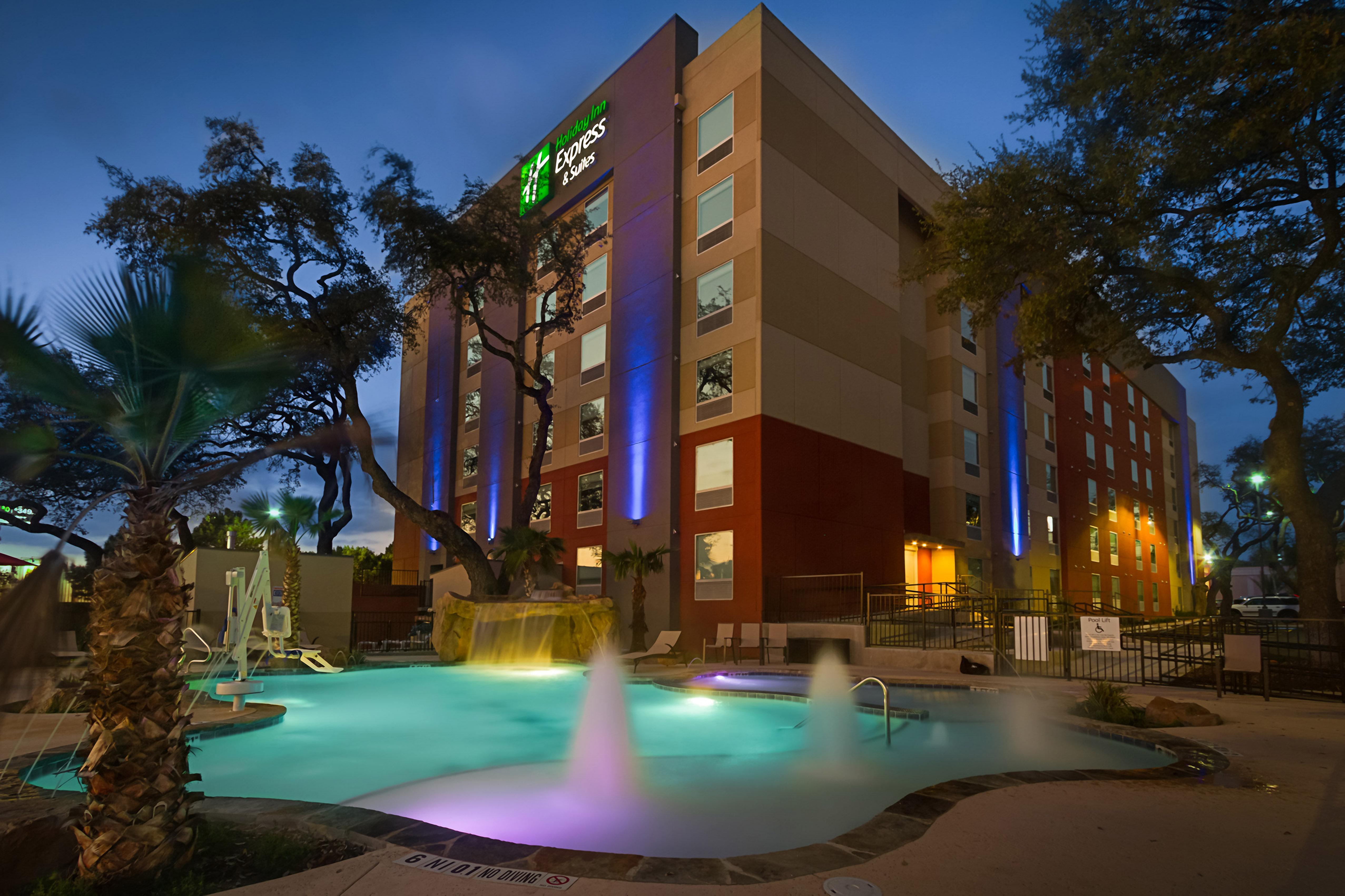Holiday Inn Express & Suites San Antonio Medical - Six Flags By Ihg Екстериор снимка