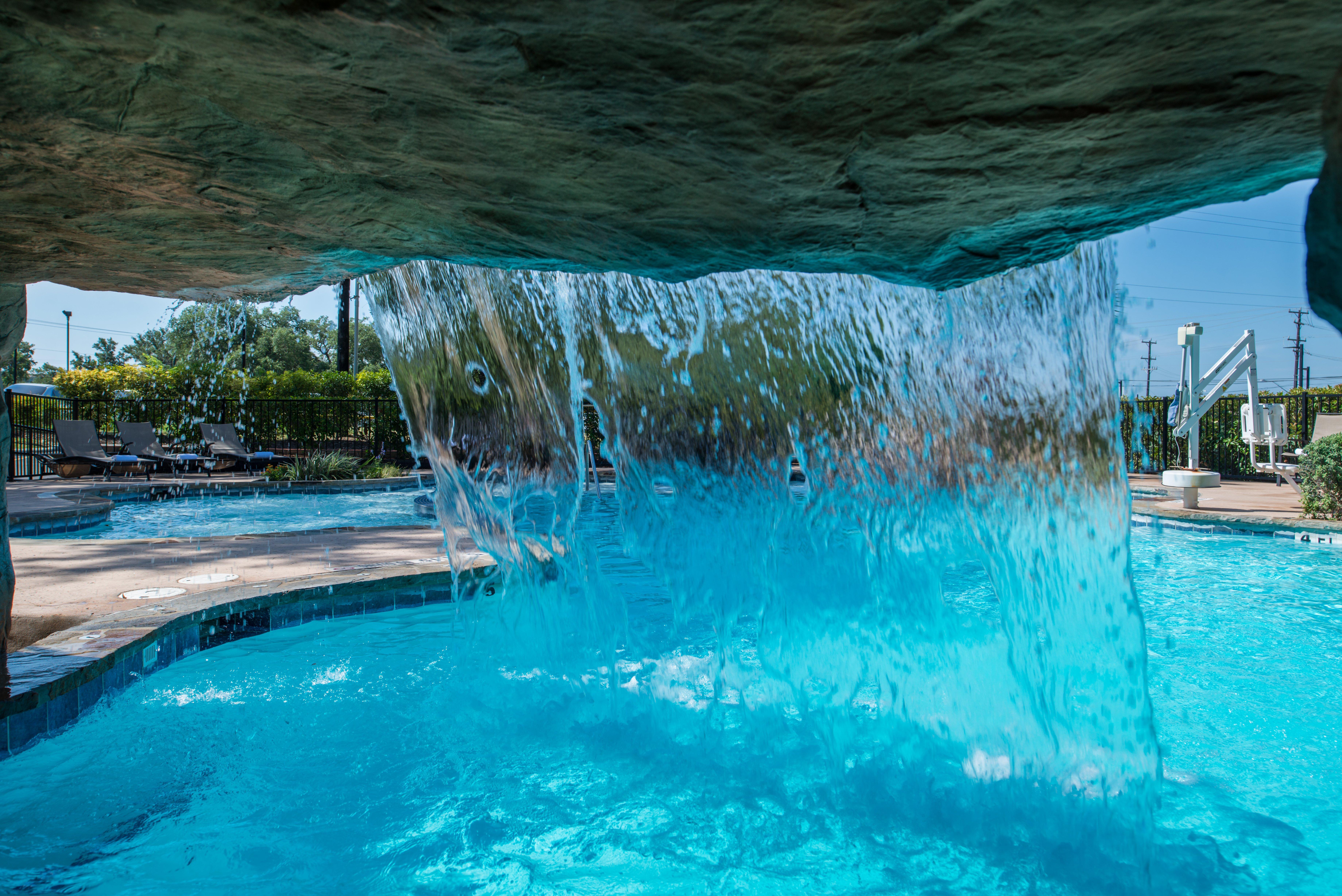 Holiday Inn Express & Suites San Antonio Medical - Six Flags By Ihg Екстериор снимка
