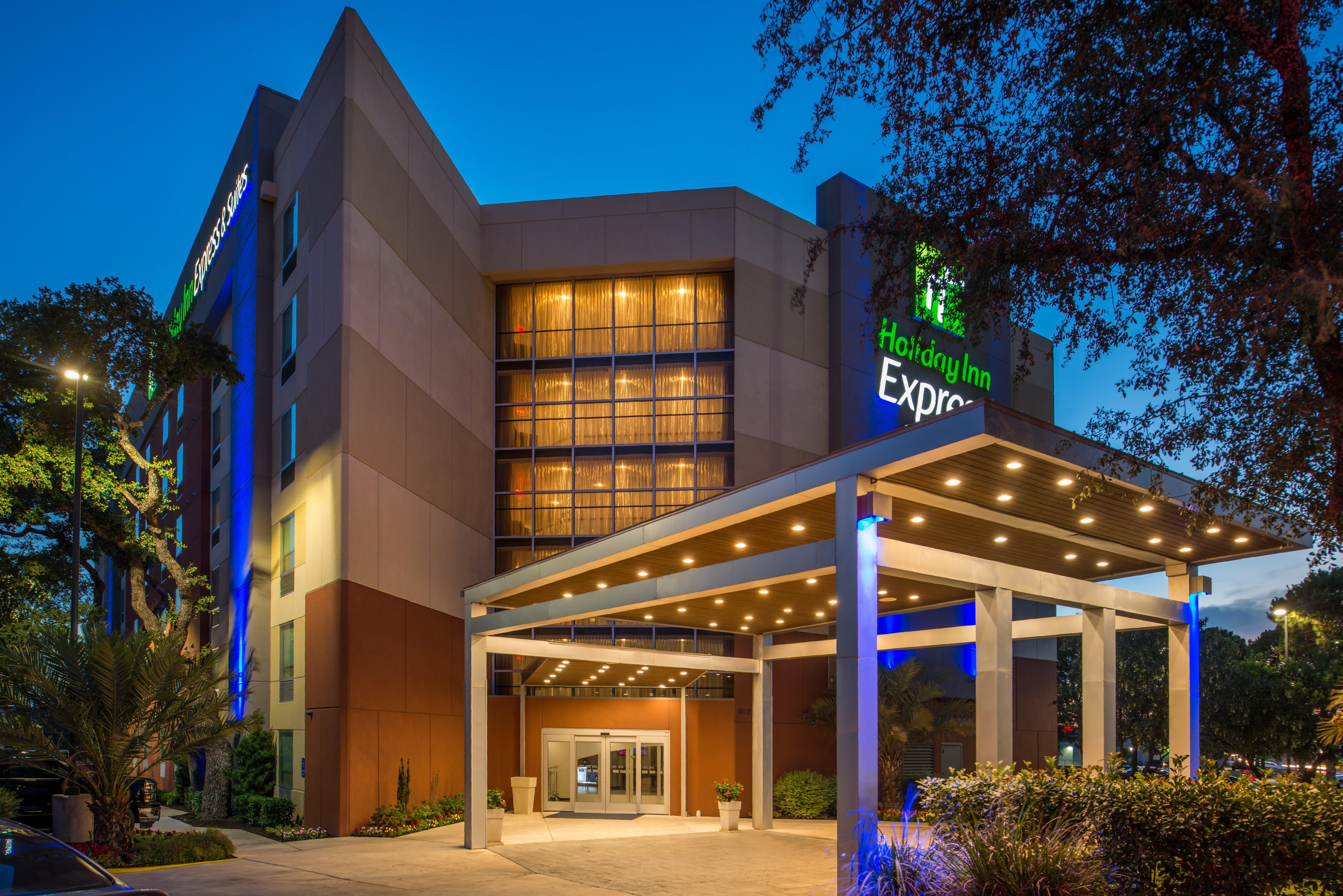 Holiday Inn Express & Suites San Antonio Medical - Six Flags By Ihg Екстериор снимка