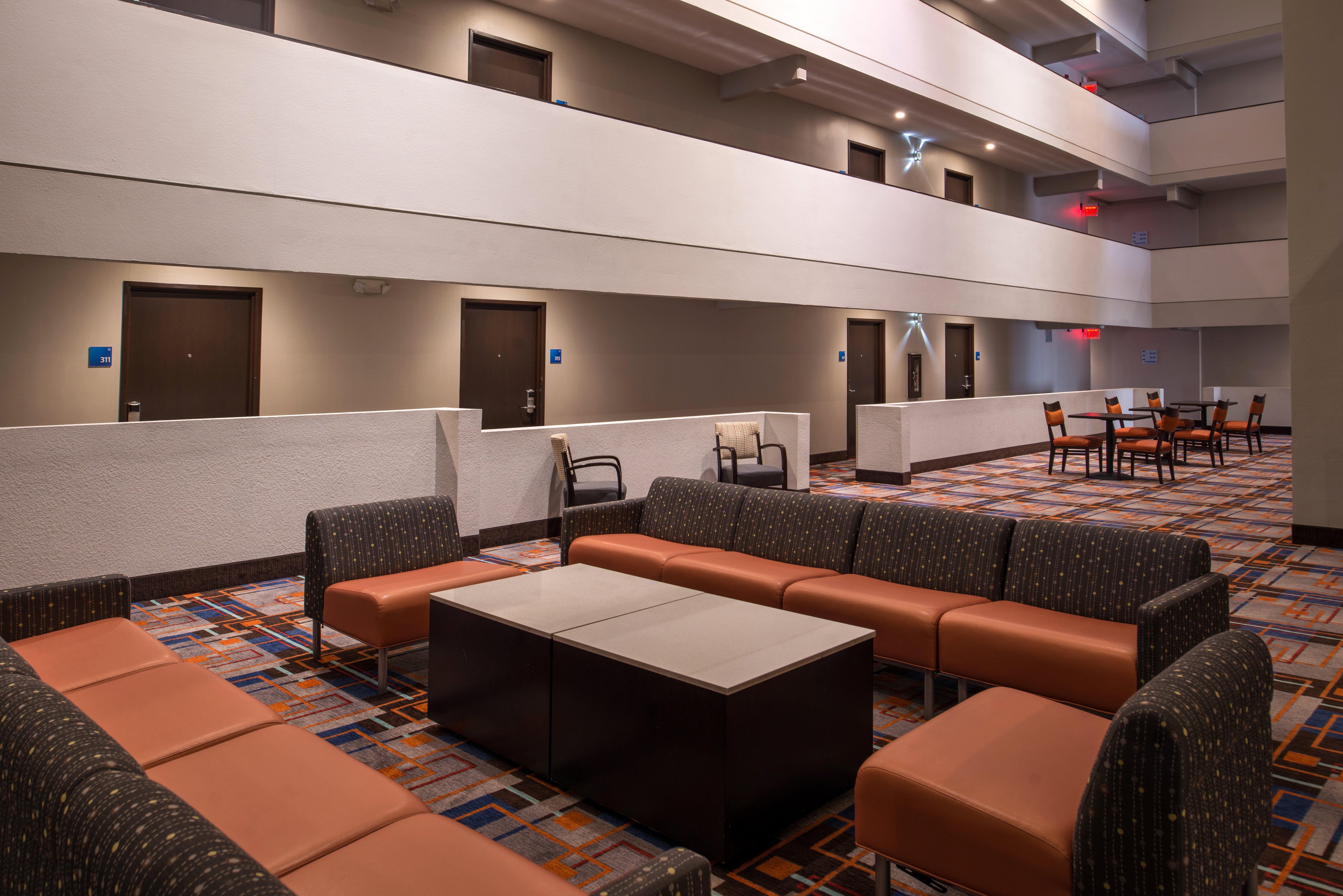 Holiday Inn Express & Suites San Antonio Medical - Six Flags By Ihg Екстериор снимка